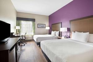 Double Room with Two Double Beds - Mobility Accessible/Non-Smoking room in La Quinta by Wyndham Visalia/Sequoia Gateway