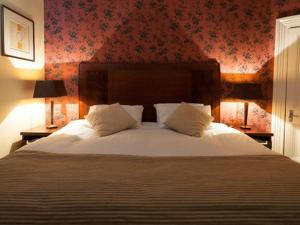 Large Twin Room room in Town House Rooms