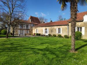 B&B / Chambres d'hotes Au Chateau Juillac : photos des chambres