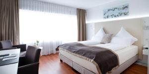 Double Room with Balcony room in Hotel Hangelar