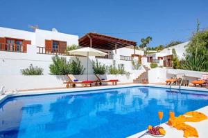 3 bedrooms villa with sea view private pool and enclosed garden at Nazaret