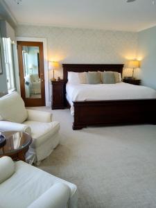 King Room - Ocean View room in Black Point Inn