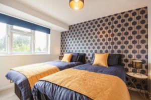 4 Bed House City Centre-Free Parking-2mins from Station