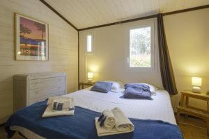 Chalets Cosy wooden chalet with terrace and residential pool in Saubion - Welkeys : photos des chambres