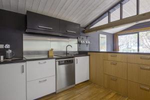 Chalets Cosy wooden chalet with terrace and residential pool in Saubion - Welkeys : photos des chambres