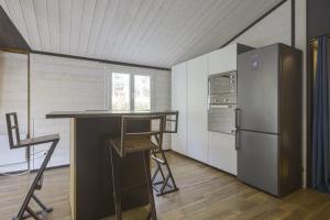 Chalets Cosy wooden chalet with terrace and residential pool in Saubion - Welkeys : photos des chambres