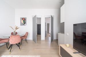 New Comfortable 2 Bedroom Cottage wBig Terrace