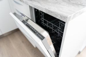 New Comfortable 2 Bedroom Cottage wBig Terrace