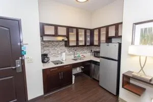 Staybridge Suites Bowling Green by IHG - Dunmor