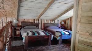 Wonderful rustic cabin, with native trees, with Rio Trancura, equipped