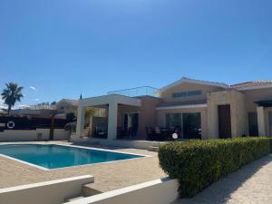 Paradise Latchi Villa