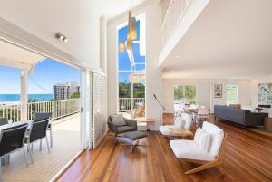 The White House - Spectacular Ocean Views, WiFi, Central Coolum