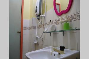Colourful homestay - (near jeti sky mirror)