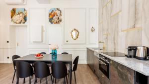 Appartements Luxury 3 Bedroom 2 Bathroom Palace Apartment - AC - Louvre : photos des chambres