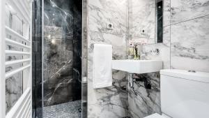 Appartements Luxury 3 Bedroom 2 Bathroom Palace Apartment - AC - Louvre : photos des chambres