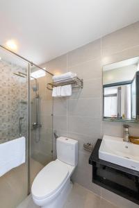 Deluxe giường King Hướng phố (Deluxe King City View)