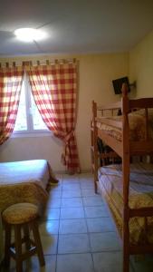 Hotels Hotel Les Cavalets : Chambre Familiale