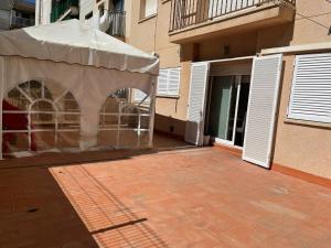 Apartamento con gran terraza cerca de la playa