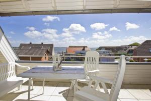 Hafenhäuser Breege FeWo 14 - Balkon, etwas Meerblick