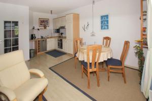 Hafenhäuser Breege FeWo 14 - Balkon, etwas Meerblick