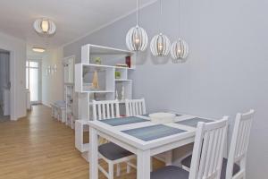 Ferienwohnung mit Balkon, gratis Nutzung vom AHOI Erlebnisbad und Sauna in Sellin - Haus Strandeck FeWo 19