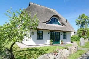 strandnahe Idylle am Meer, private Badestelle, Strandkorb - Gutshof Ostseeblick - Neuendorf