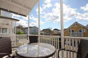 Balkon, gratis Nutzung vom AHOI Erlebnisbad und Sauna in Sellin - Villa Karola FeWo 12