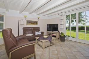 strandnahe Idylle am Meer, private Badestelle mit Strandkorb - Gutshof Ostseeblick FeWo Nr 01