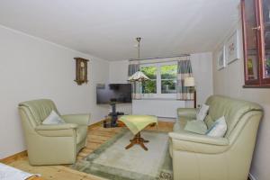 strandnahe Idylle am Meer, private Badestelle mit Strandkorb - Gutshof Ostseeblick FeWo Nr 02