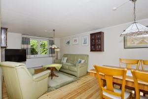 strandnahe Idylle am Meer, private Badestelle mit Strandkorb - Gutshof Ostseeblick FeWo Nr 02