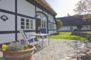 strandnahe Idylle am Meer, private Badestelle mit Strandkorb - Gutshof Ostseeblick FeWo Nr 03