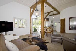 strandnahe Idylle am Meer, private Badestelle mit Strandkorb - Gutshof Ostseeblick FeWo Nr 03