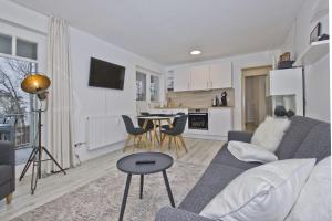 moderne Ferienwohnung mit Kamin, Balkon - Ferienresidenz Zwei Bodden FeWo111