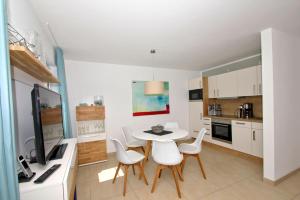 strandnahe FeWo mit Terrasse, gratis Nutzung vom AHOI Erlebnisbad und Sauna in Sellin - Rex Rugia FeWo 11-2