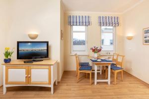 Balkon, gratis Nutzung vom AHOI Erlebnisbad und Sauna in Sellin - Meeresblick FeWo 45