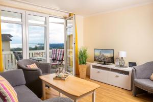 mit Meerblick und Balkon, gratis Nutzung vom AHOI Erlebnisbad und Sauna in Sellin - Meeresblick FeWo 21