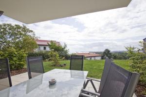 mit Meerblick und Terrasse, gratis Nutzung vom AHOI Erlebnisbad und Sauna in Sellin - Meeresblick FeWo 63