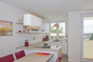 mit Meerblick und Terrasse, gratis Nutzung vom AHOI Erlebnisbad und Sauna in Sellin - Meeresblick FeWo 63