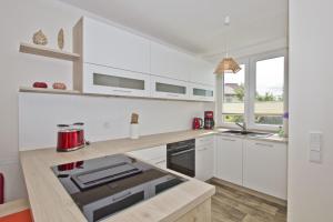 mit Meerblick und Terrasse, gratis Nutzung vom AHOI Erlebnisbad und Sauna in Sellin - Meeresblick FeWo 63