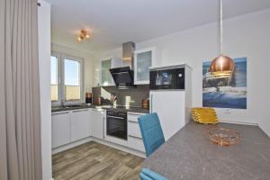 mit Meerblick und Terrasse, gratis Nutzung vom AHOI Erlebnisbad und Sauna in Sellin - Meeresblick FeWo 62