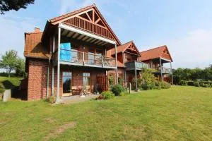 idyllsiche Lage, Ferienwohnung mit Terrasse, Meerblick - Haus Sonnenblume FeWo 04 - Neuendorf