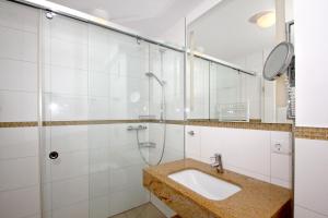 strandnahe FeWo mit Balkon, gratis Nutzung vom AHOI Erlebnisbad und Sauna in Sellin - Rex Rugia FeWo 29-6