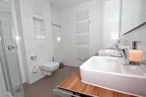 Balkon, gratis Nutzung vom AHOI Erlebnisbad und Sauna in Sellin - Meeresblick FeWo 54