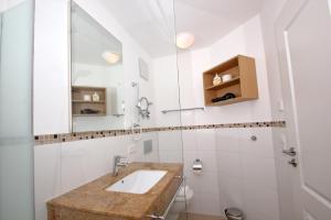 strandnahe FeWo mit Balkon, gratis Nutzung vom AHOI Erlebnisbad und Sauna in Sellin - Rex Rugia FeWo 14-8