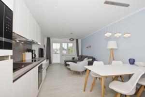 moderne Ferienwohnung mit eigener Terrasse - Haus Inselwind FeWo MEERsand