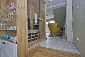 nur 100 m zum Strand, FeWo mit Balkon und eigener Sauna - App Eldena FeWo 09