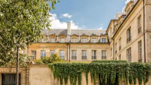 Appartements Luxury 3 bedroom Loft in Heritage Building - LE MARAIS : Appartement 3 Chambres