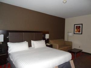Holiday Inn Express Hotel & Suites Columbus Southeast Groveport by IHG