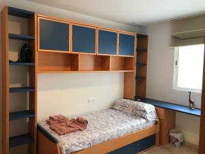 Apartamento con terraza, garaje y piscina a 350m playa