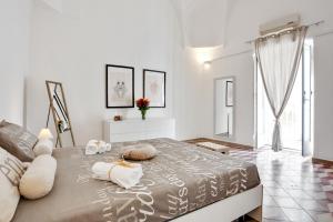 GuestHost - Mirror House Central Apartment